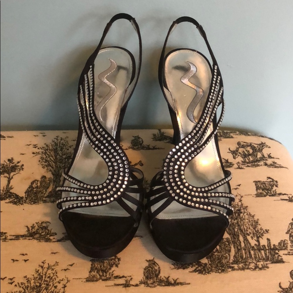 EUC Nina Black sling back heels with rhinestones.